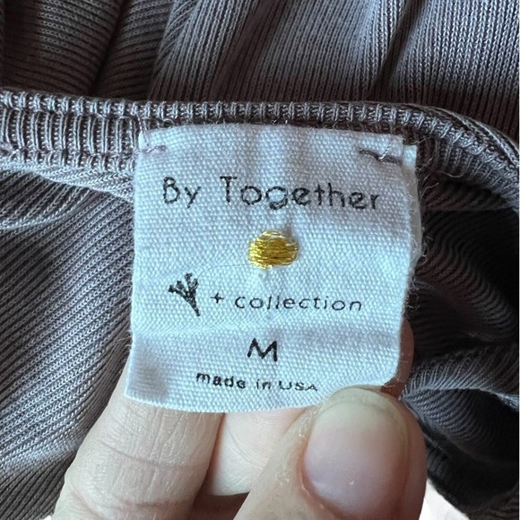 Women's Cropped Long Sleeve Open Back Rib Knit Size M Medium Gray Beige Crop Top - Picture 8 of 13